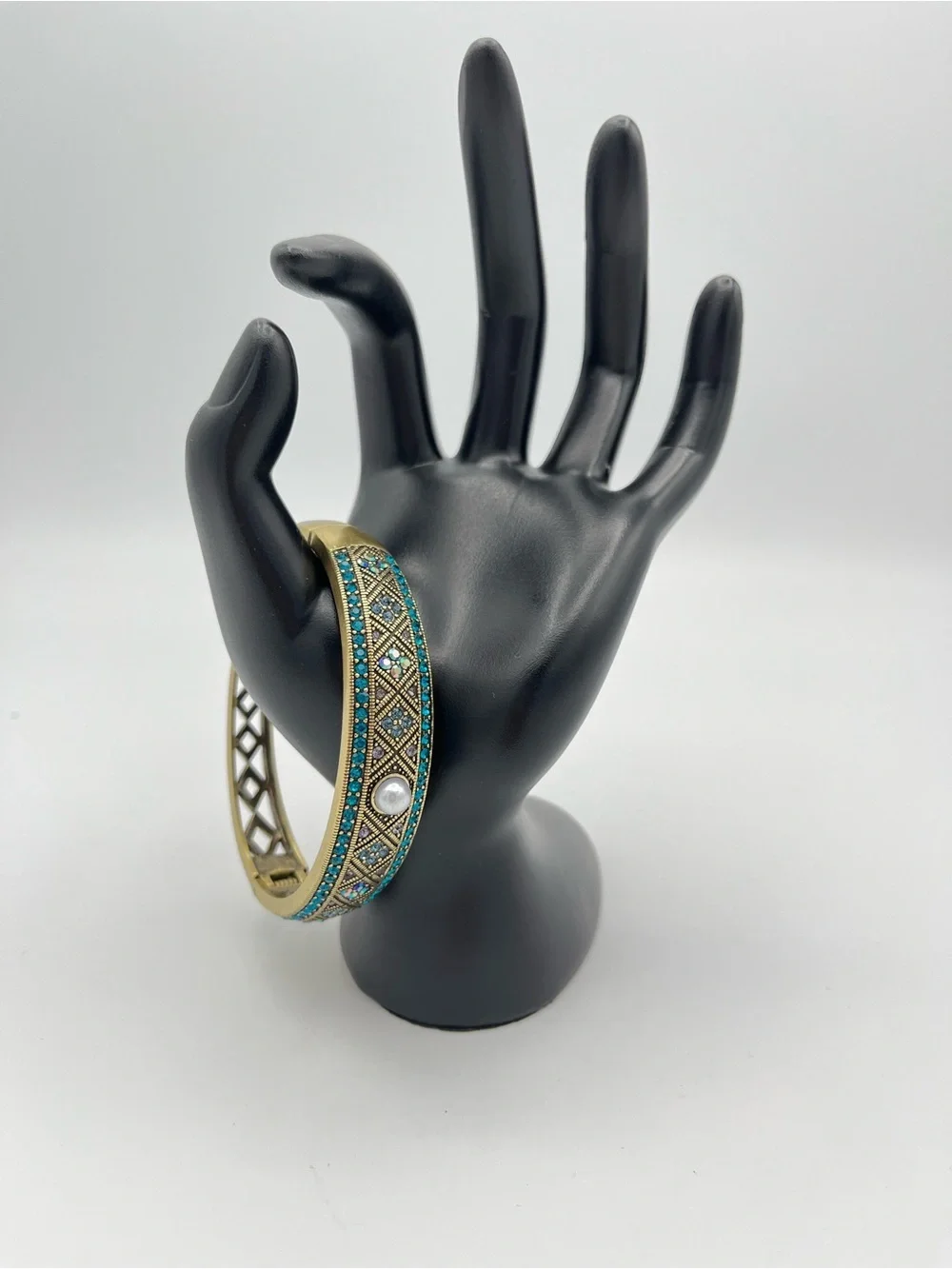 Heidi Daus Signed Vintage Turquoise Crystal Pearl Hinged Bangle Bracelet